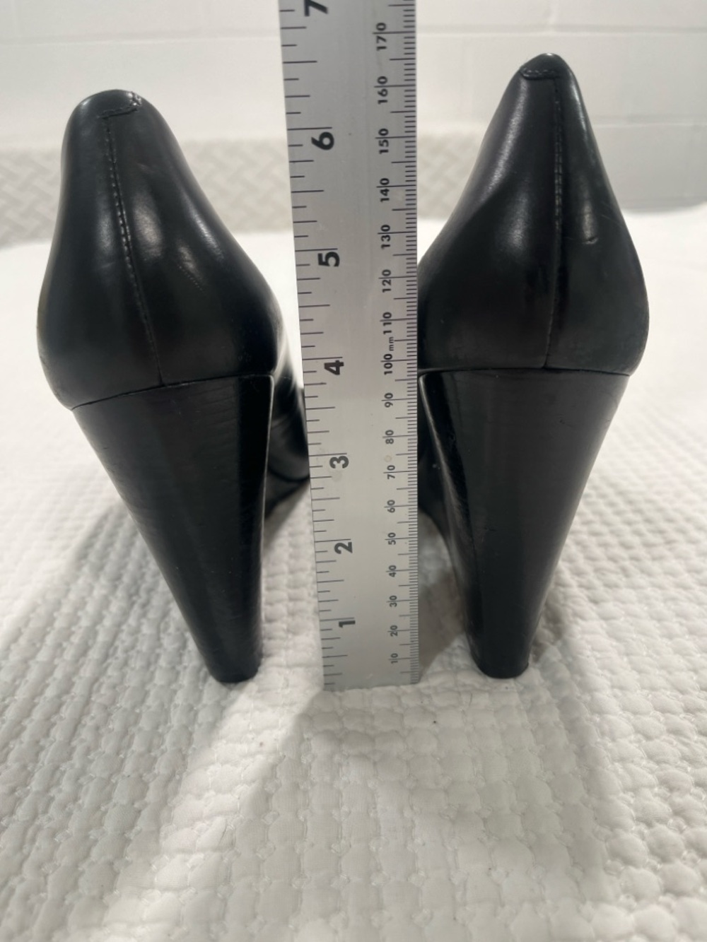 Tory Burch Black Leather Wedge Pumps Gold Logo Size 11M Classic Quiet luxury - Picture 5 of 9